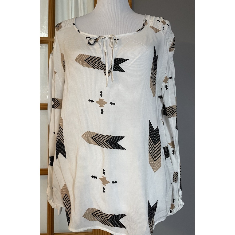 BB Dakota Pullover Aztec Blouse M White Beige Long Sleeve Southwestern Classic